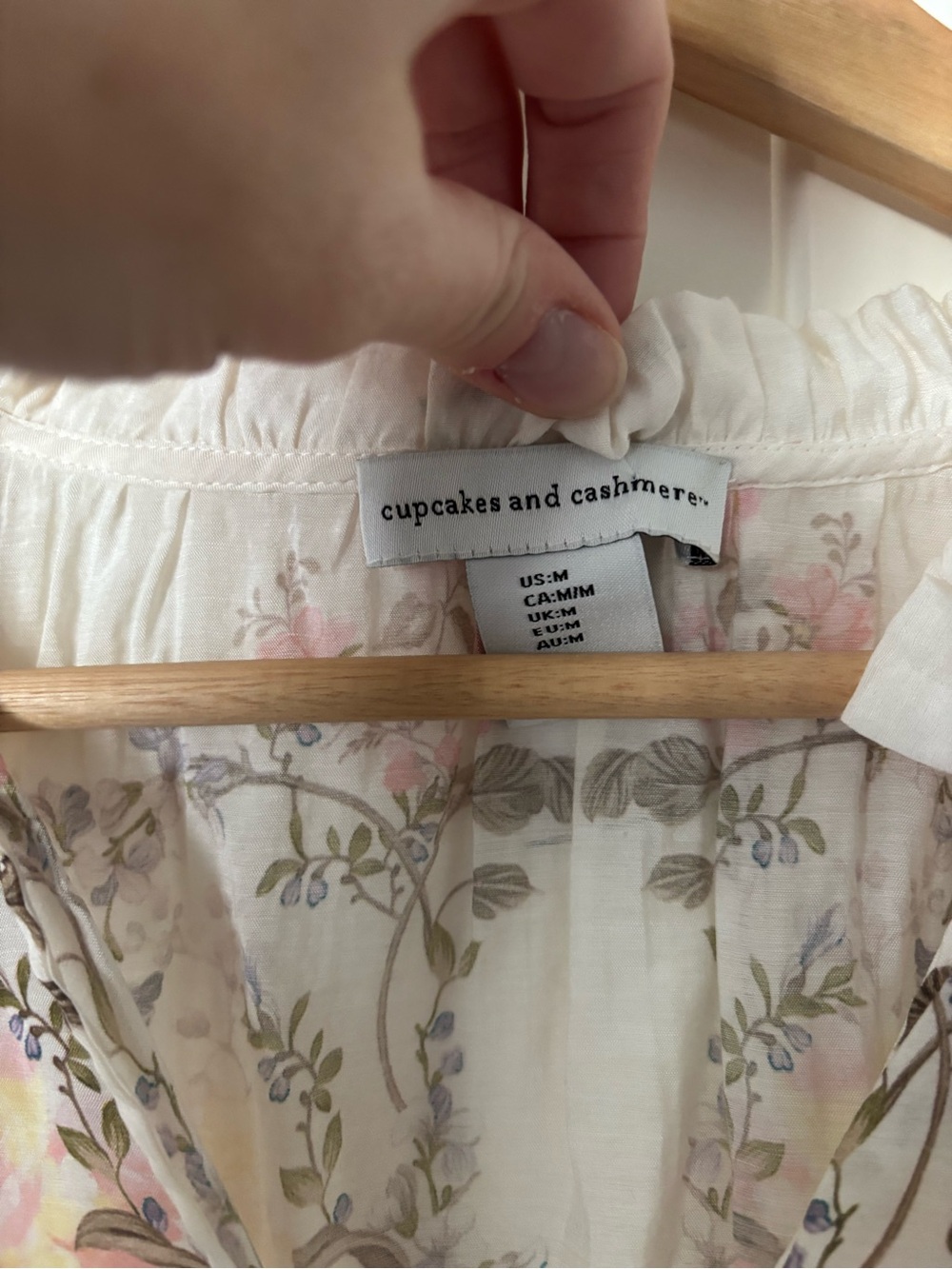Cupcakes and Cashmere Floral Button Front Blouse Puff Sleeve Cottagecore Top M - Picture 2 of 5